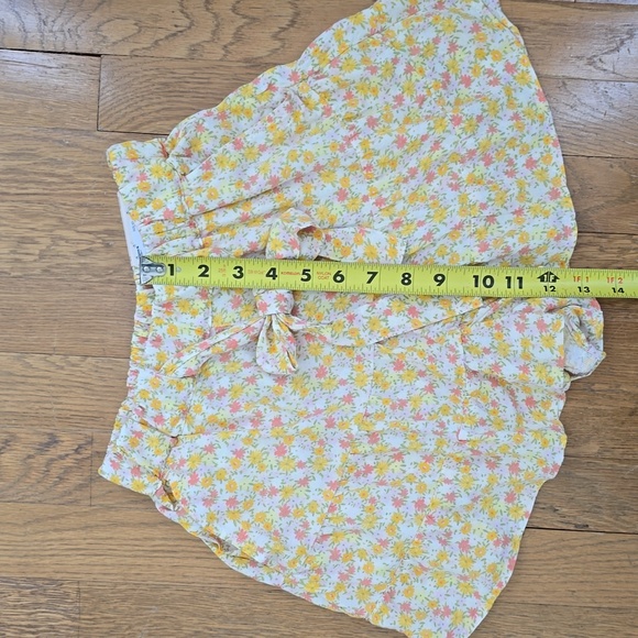 SO BRAND WOMENS JUNIOR SIZE YELLOW FLORAL SOFT SHORTS HIGH RISE SIZE XS - Picture 10 of 13